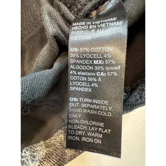 White House Black Market Womens Mini Skirt Lightweight Size 12 Black Snake Print - Picture 4 of 11